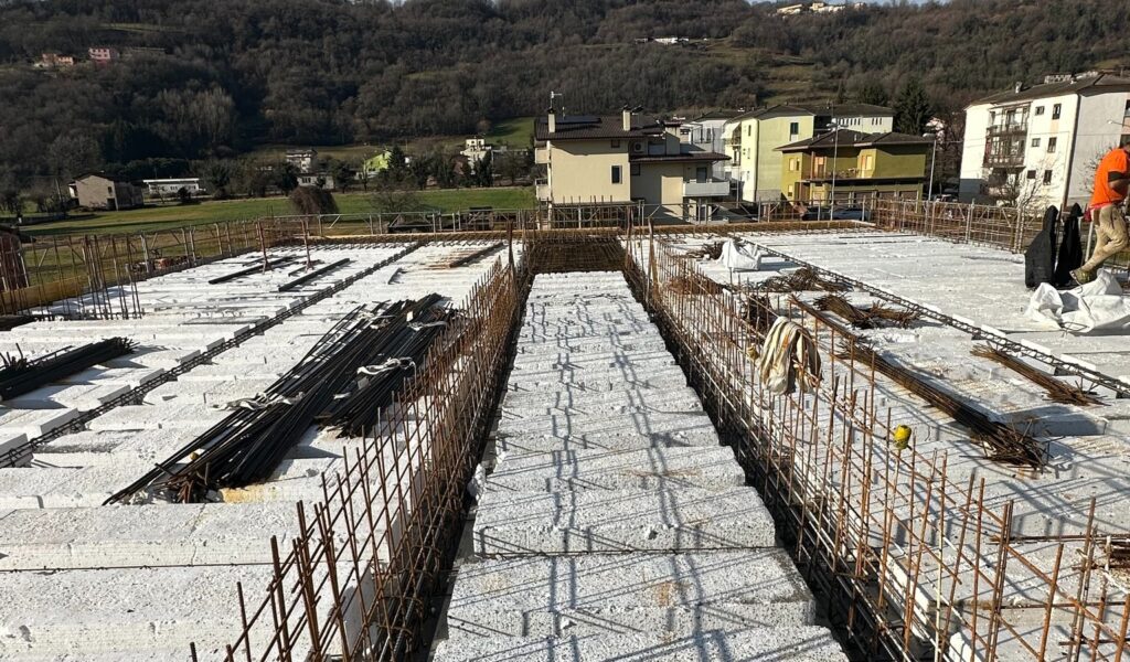 Fase di costruzione e solai cantiere Favorita 1 a Valdagno - Nuove case Vicenza Costruzioni
