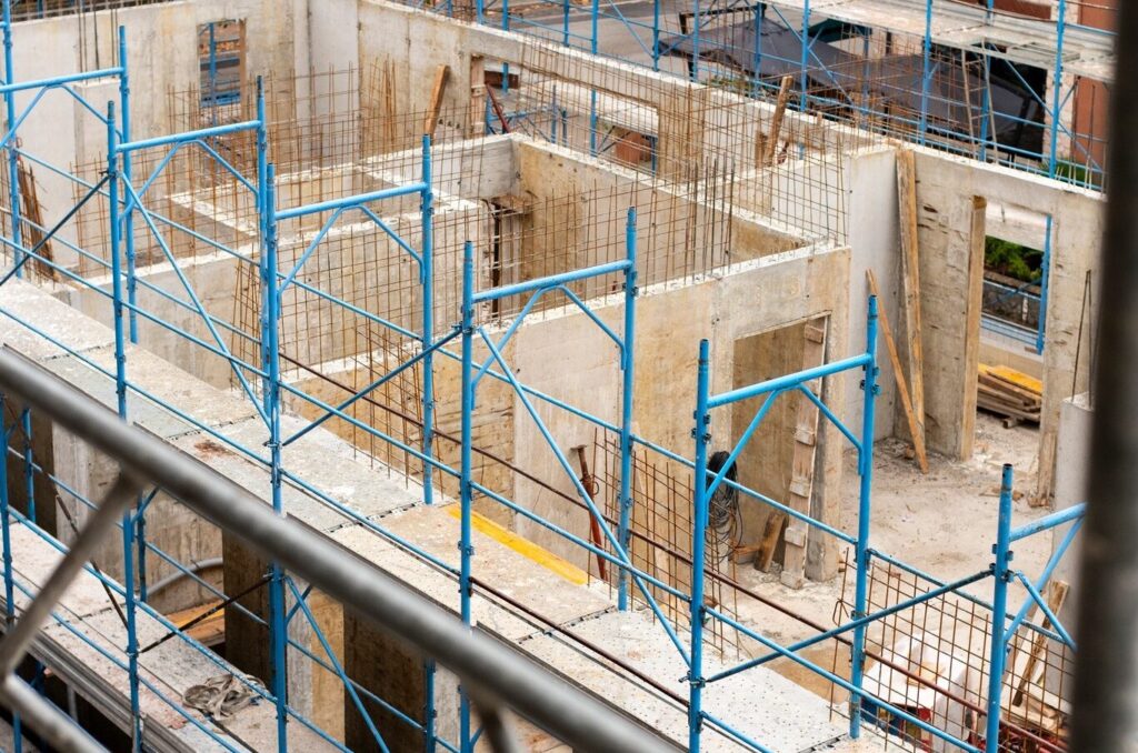 Stato avanzamento lavori e ponteggi cantiere Favorita 2 a Valdagno - Nuove case Vicenza Costruzioni