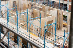 Stato avanzamento lavori e ponteggi cantiere Favorita 2 a Valdagno - Nuove case Vicenza Costruzioni