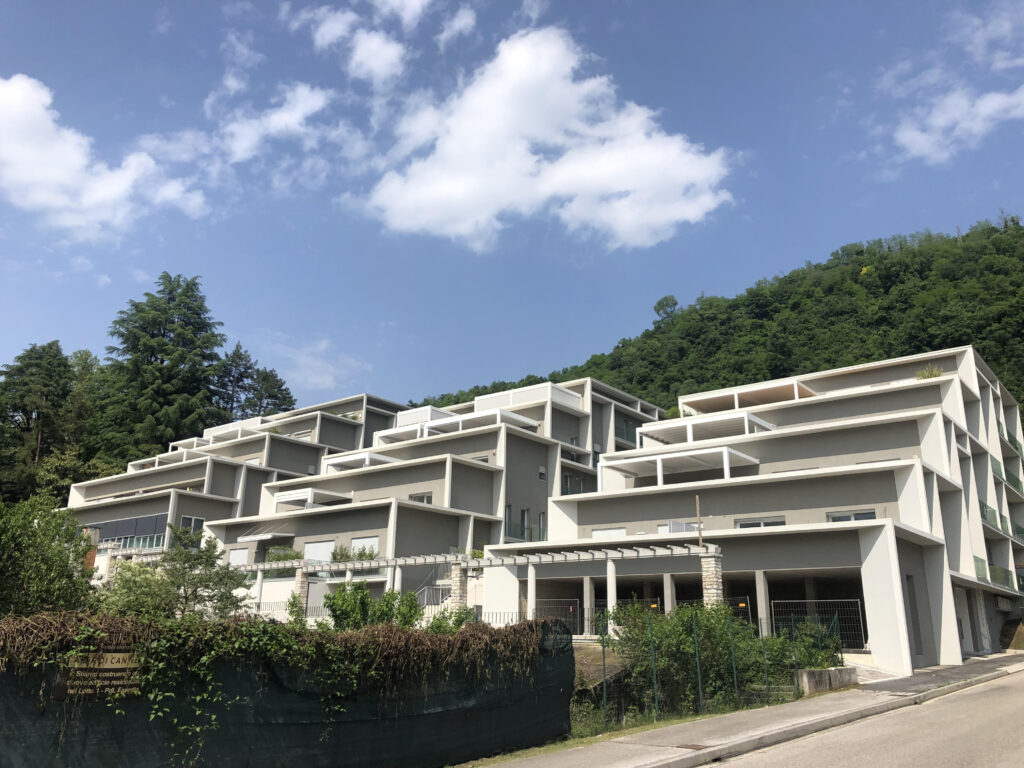 Complesso residenziale a terrazzamenti Favorita 2 a Valdagno - Nuovi appartamenti moderni Vicenza Costruzioni